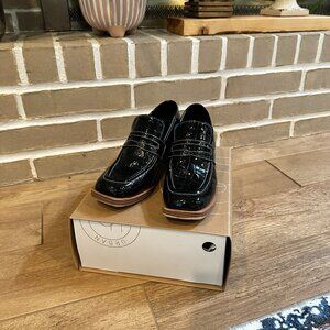 Urban Outfitters Lucy Crocodile Loafers – Size 8